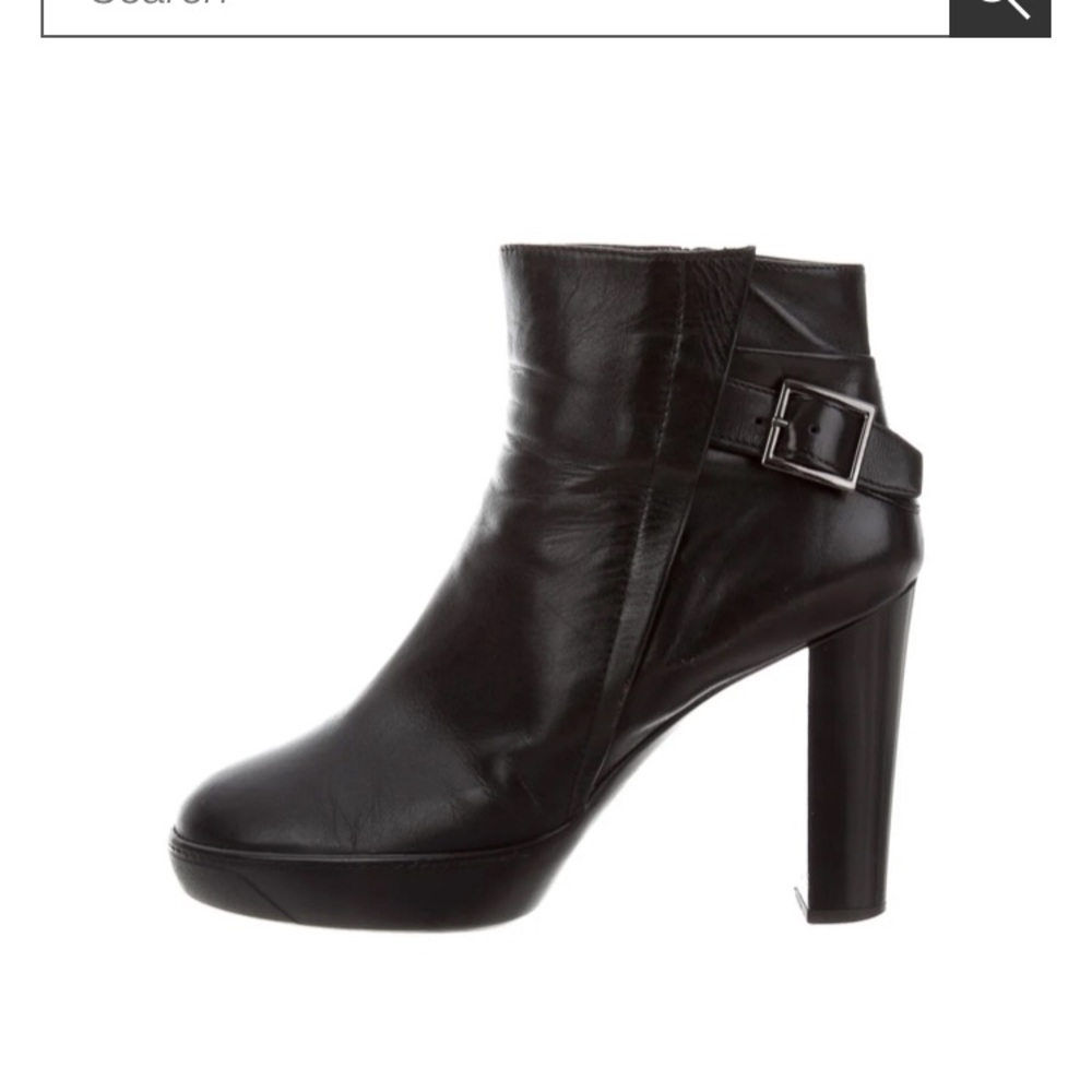 Heeled booties with buckle